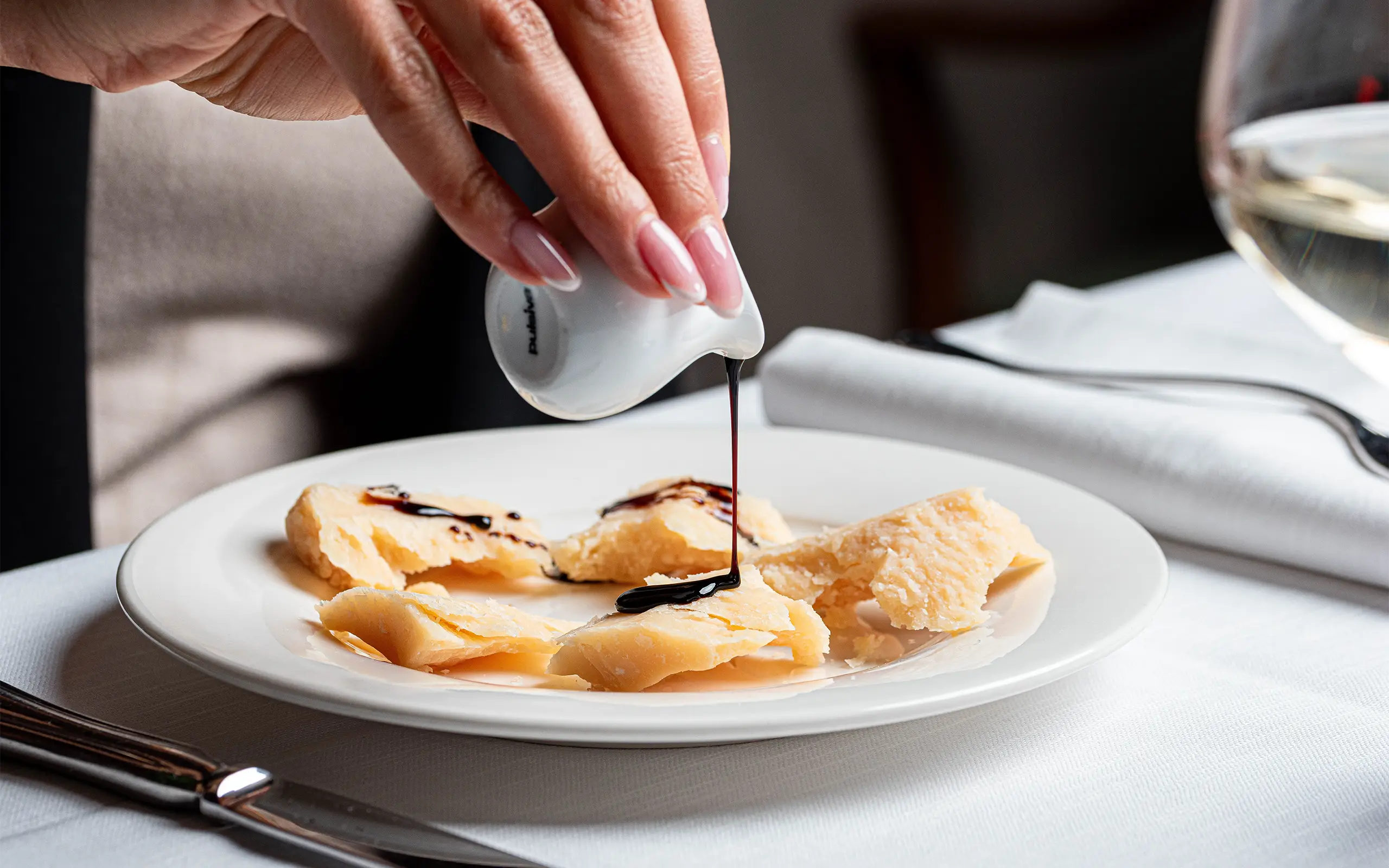 parmigiano-di-modena.webp